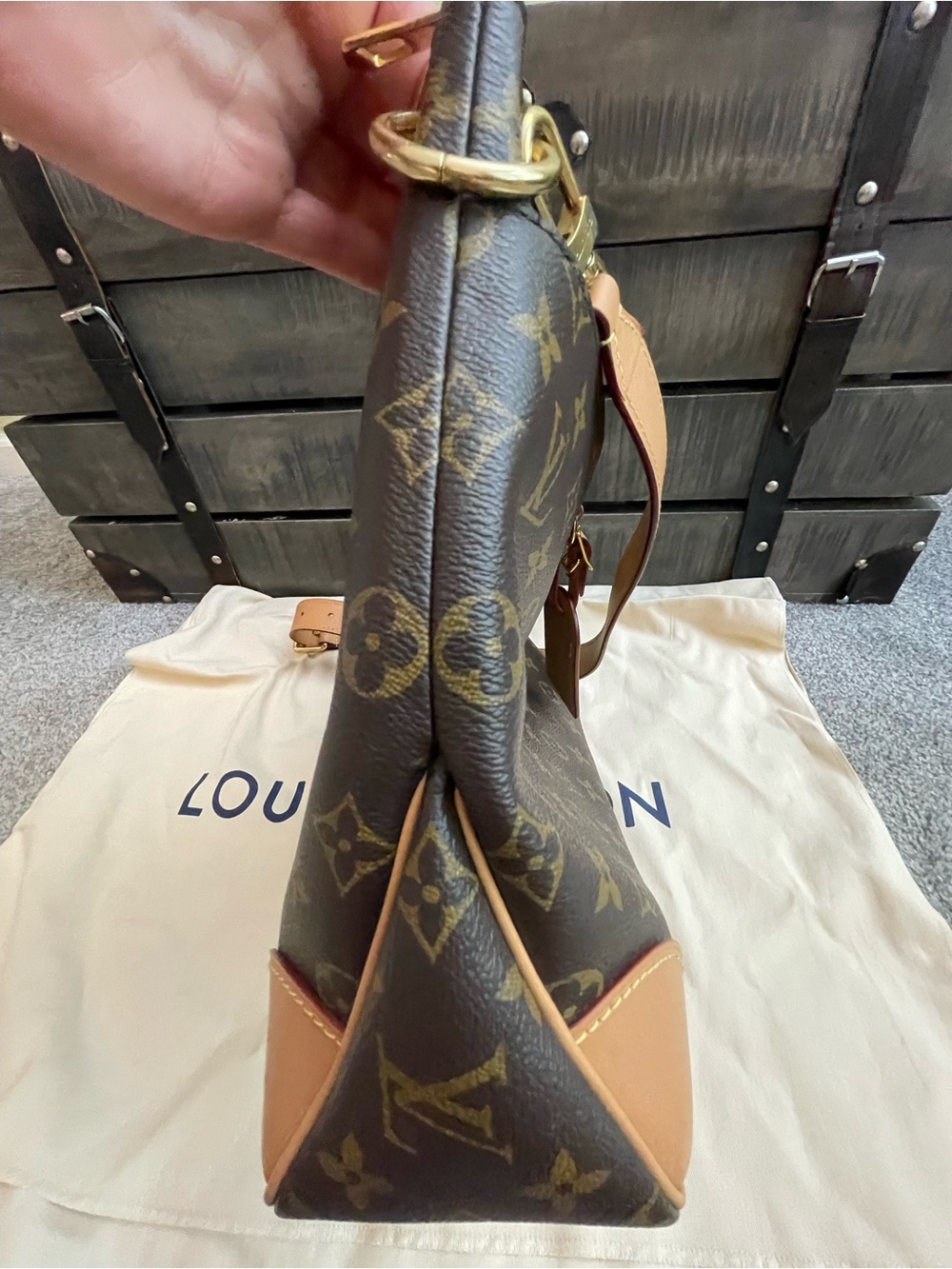 Louis Vuitton Odeon MM - Brown Monogram Shoulder Bag with Natural Vachetta Strap - Picture 6 of 16